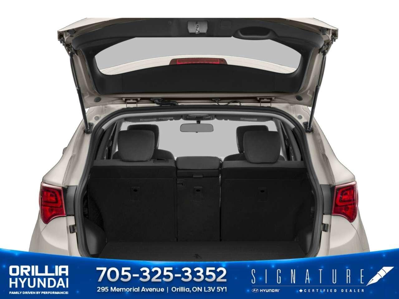 2018 Hyundai Santa Fe 2.4L FWD Photo