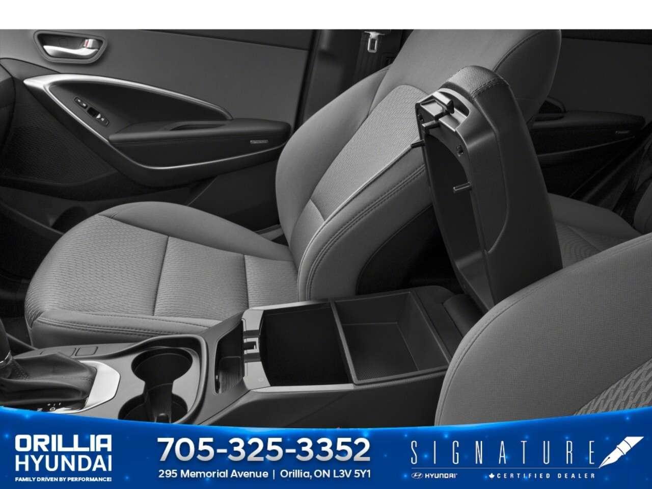 2018 Hyundai Santa Fe 2.4L FWD Photo