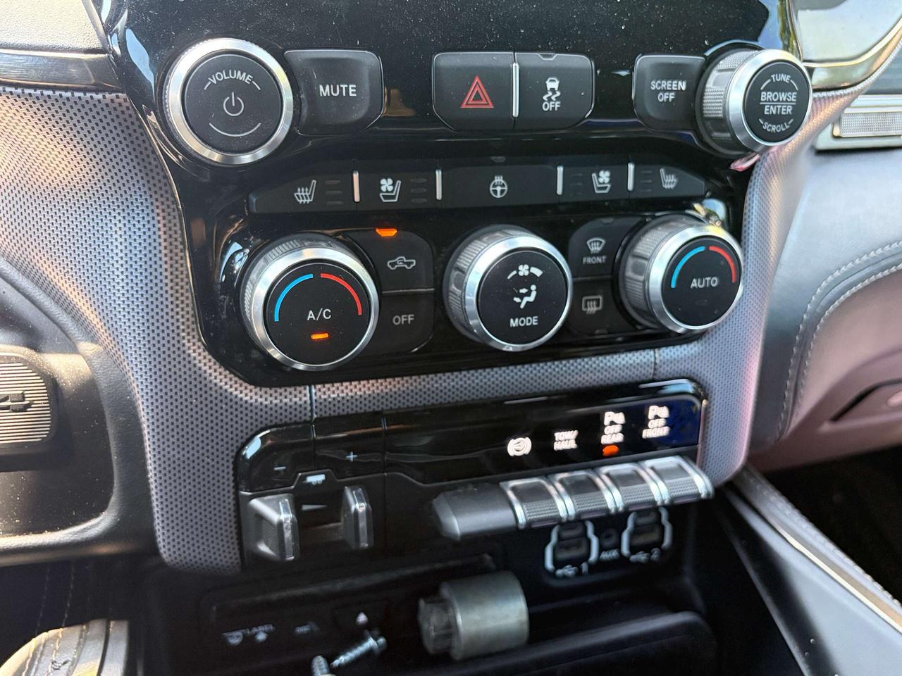 2019 RAM 2500 LTD, DIESEL, REMOTE START, SUNROOF, BACK UP CAM! Photo