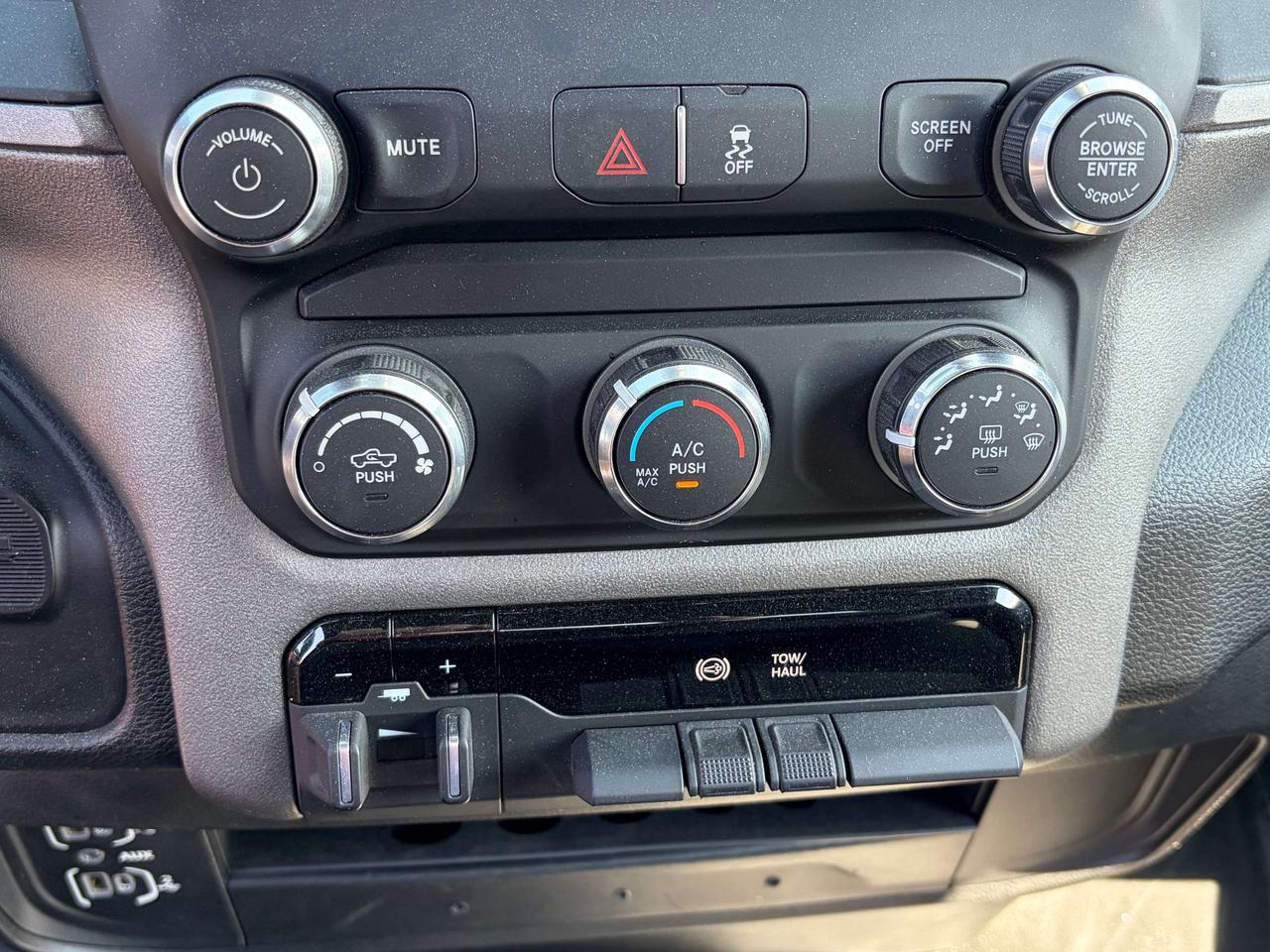 2022 RAM 2500 TRADESMAN/DIESEL/4X4/BACK UP CAM/CALL NAPANEE Photo