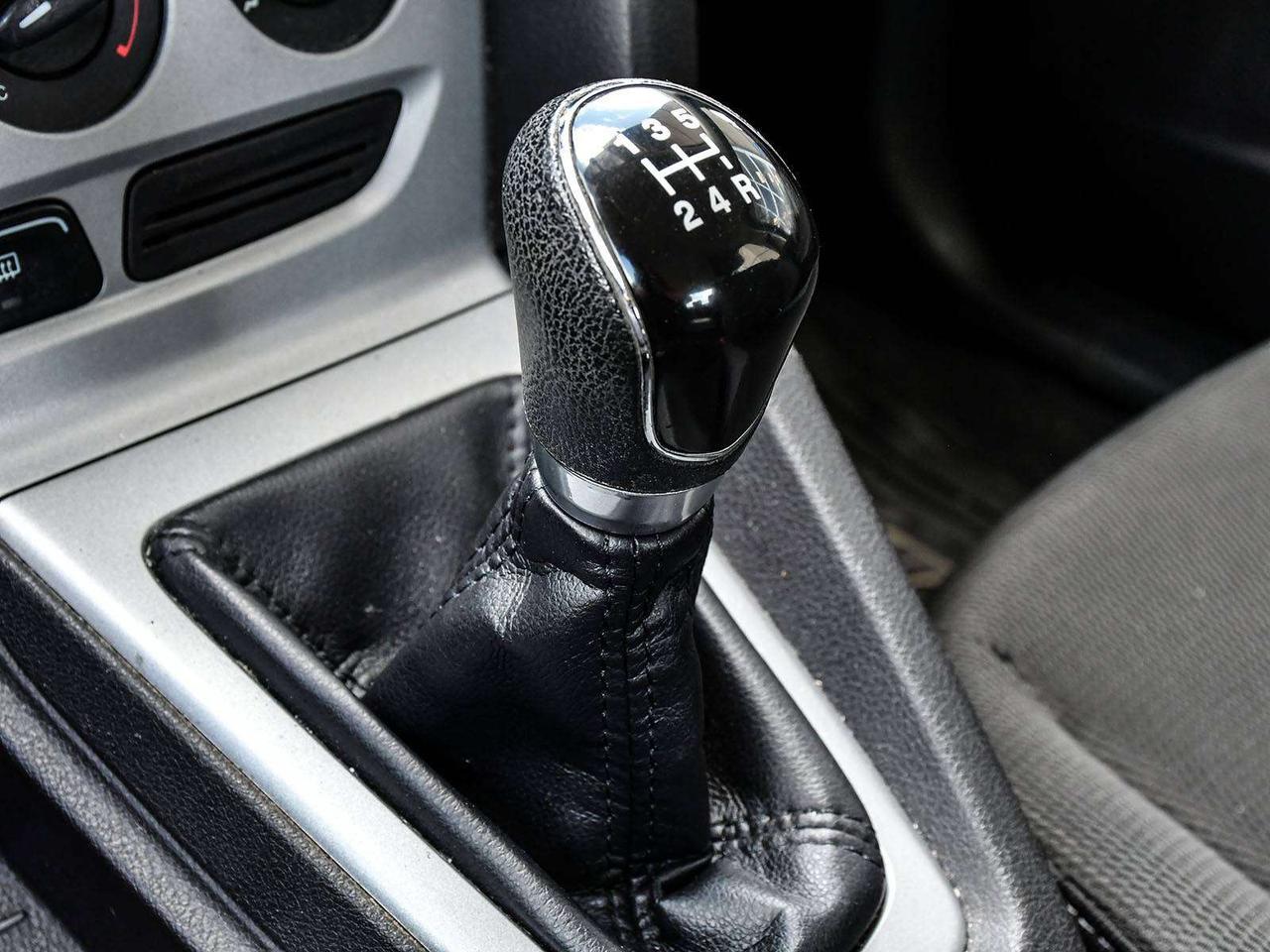 2012 Ford Focus SE   FWD   MANUAL   1 OWNER   19 SERVICES   ASIS Photo