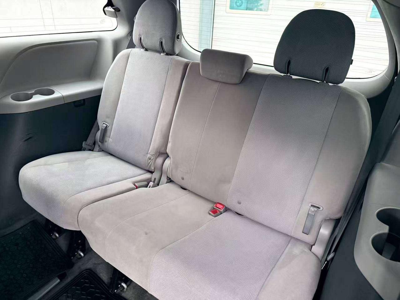 2015 Toyota Sienna 7Seats BackUpCamera Bluetooth CleanCarfax RmtStart Photo