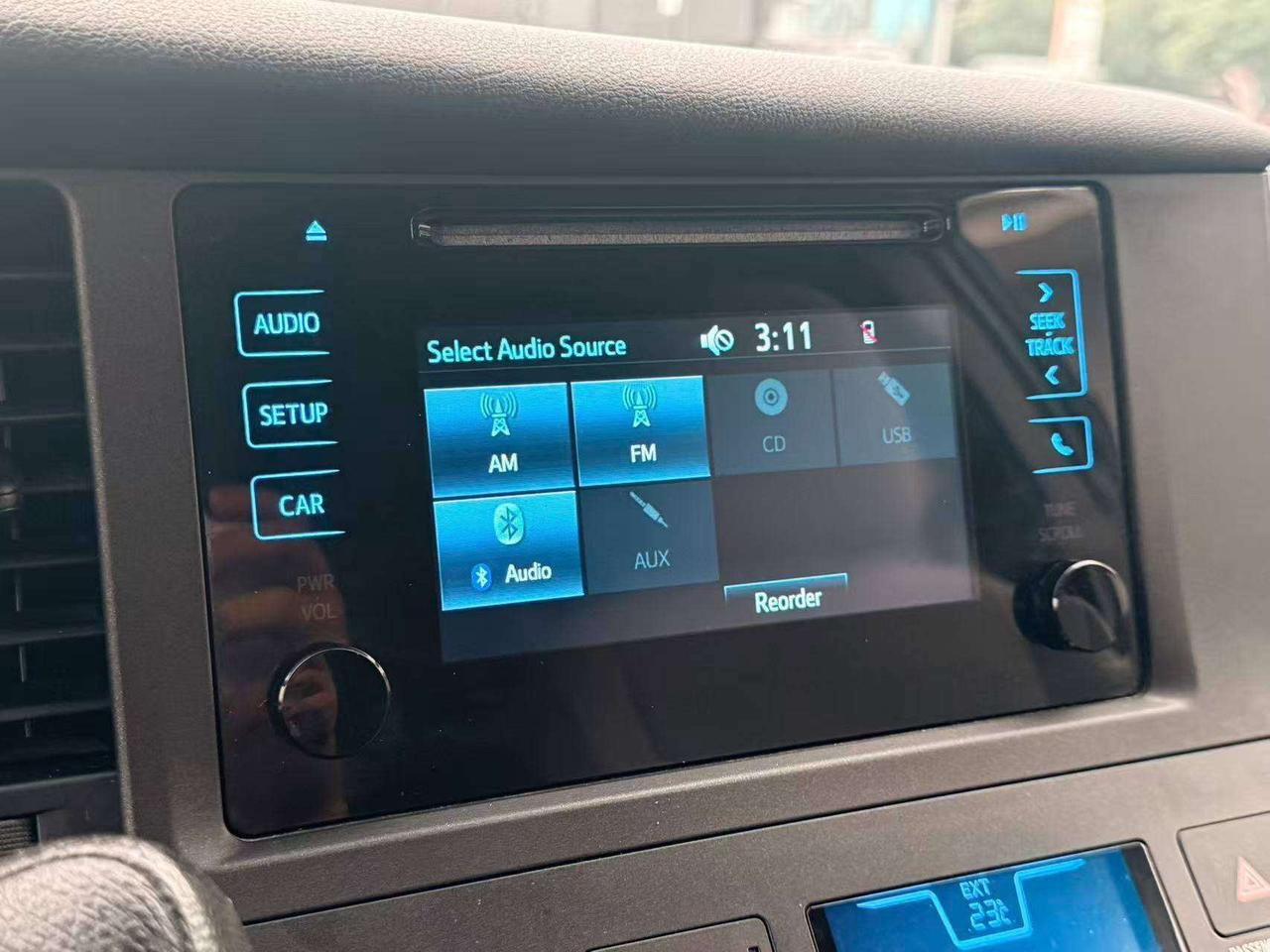 2015 Toyota Sienna 7Seats BackUpCamera Bluetooth CleanCarfax RmtStart Photo