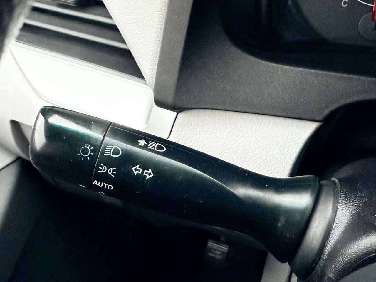 2015 Toyota Sienna 7Seats BackUpCamera Bluetooth CleanCarfax RmtStart Photo