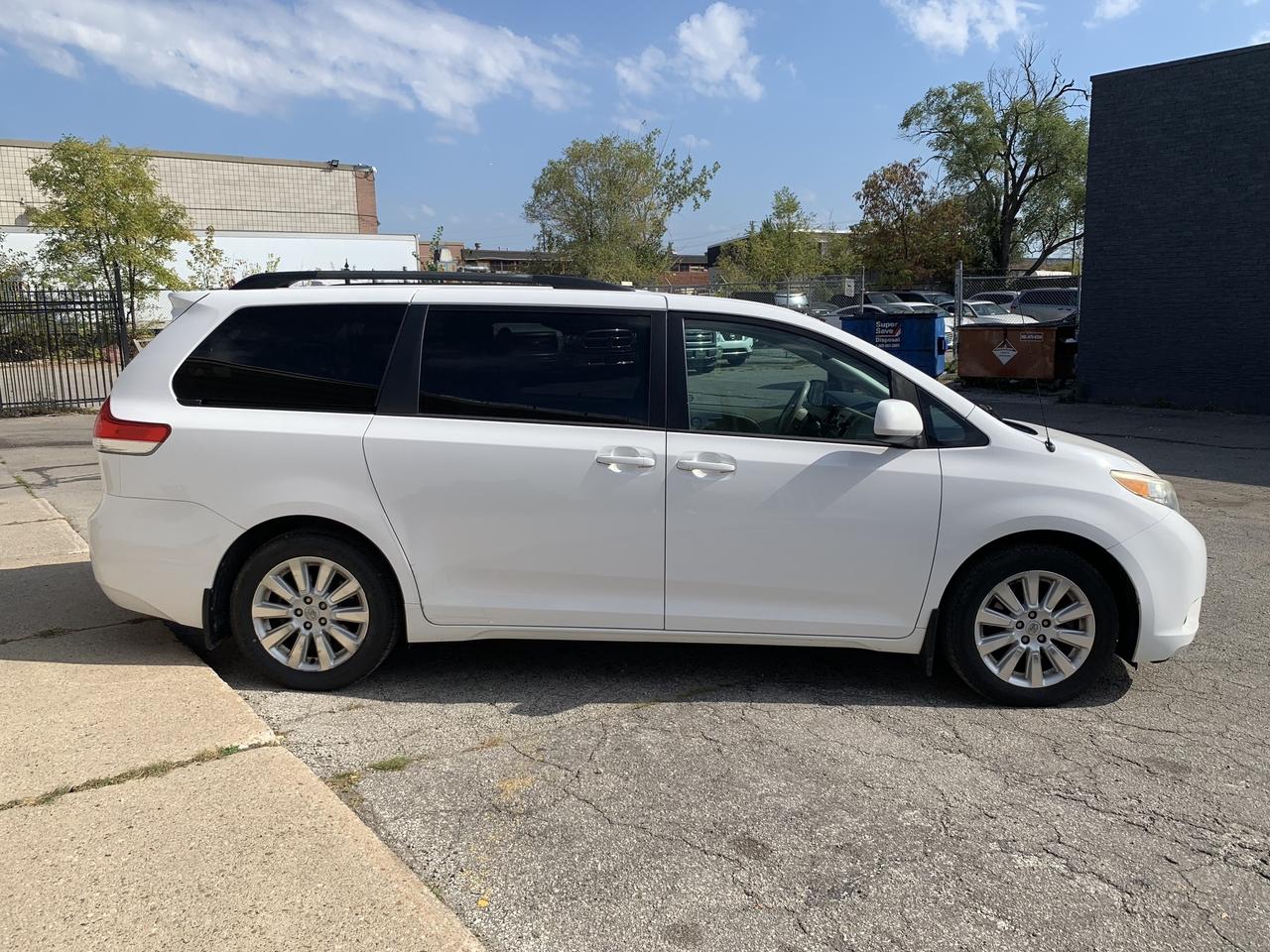 2012 Toyota Sienna 5dr V6 XLE 7-Pass   Captian Seat   Clean Carfax Photo
