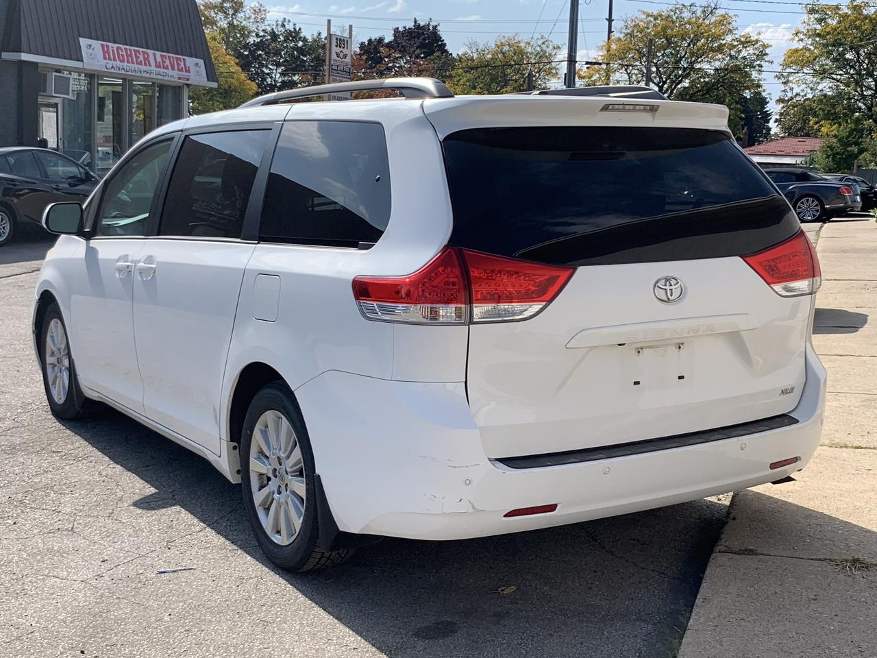 2012 Toyota Sienna 5dr V6 XLE 7-Pass   Captian Seat   Clean Carfax Photo