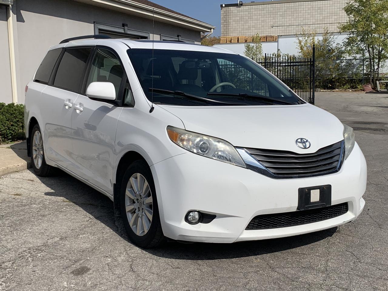 2012 Toyota Sienna 5dr V6 XLE 7-Pass   Captian Seat   Clean Carfax Photo