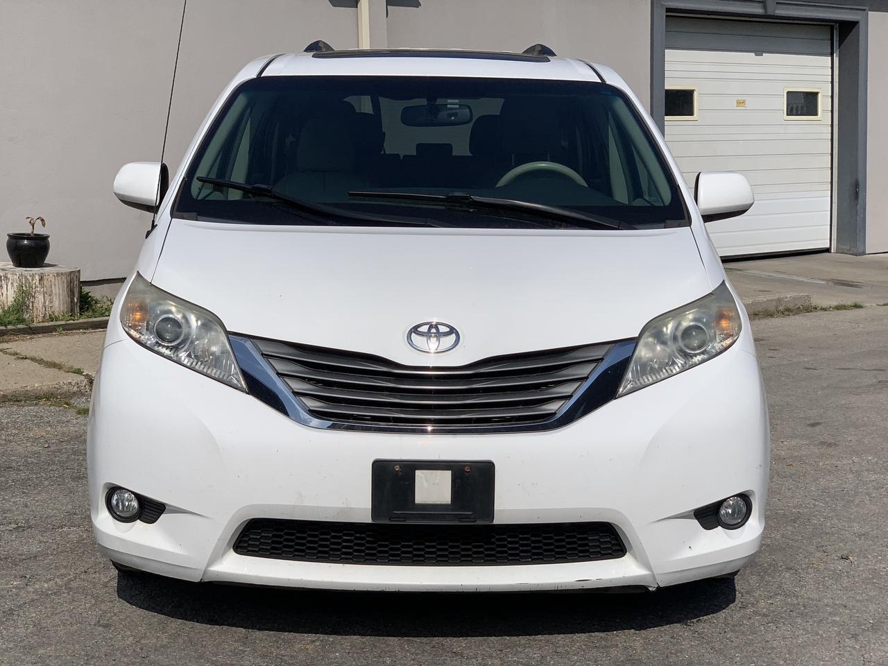 2012 Toyota Sienna 5dr V6 XLE 7-Pass   Captian Seat   Clean Carfax Photo