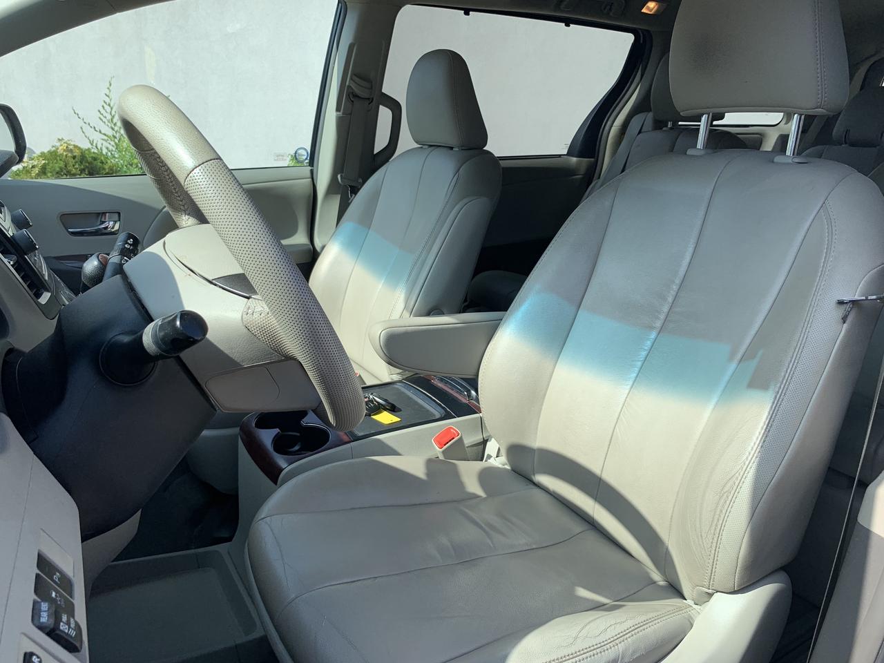 2012 Toyota Sienna 5dr V6 XLE 7-Pass   Captian Seat   Clean Carfax Photo