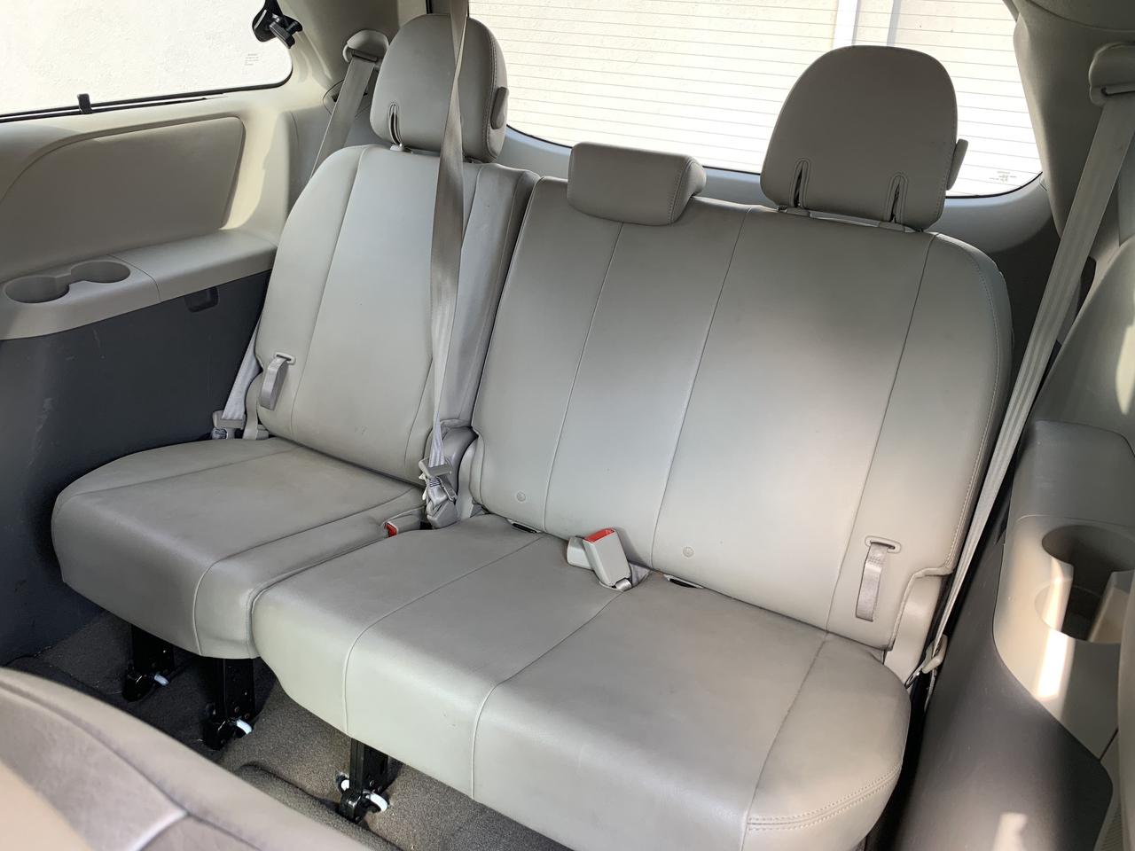 2012 Toyota Sienna 5dr V6 XLE 7-Pass   Captian Seat   Clean Carfax Photo