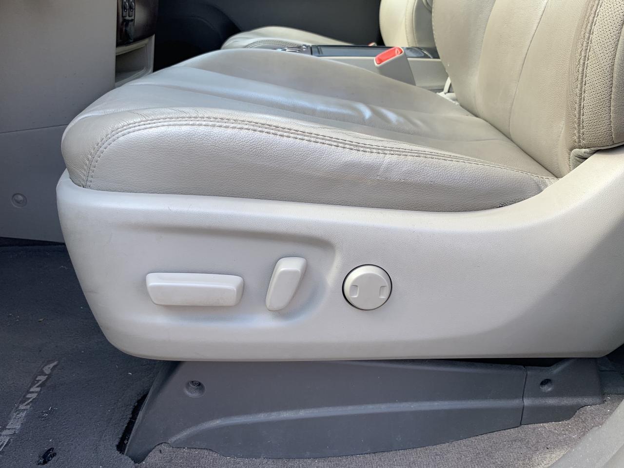 2012 Toyota Sienna 5dr V6 XLE 7-Pass   Captian Seat   Clean Carfax Photo