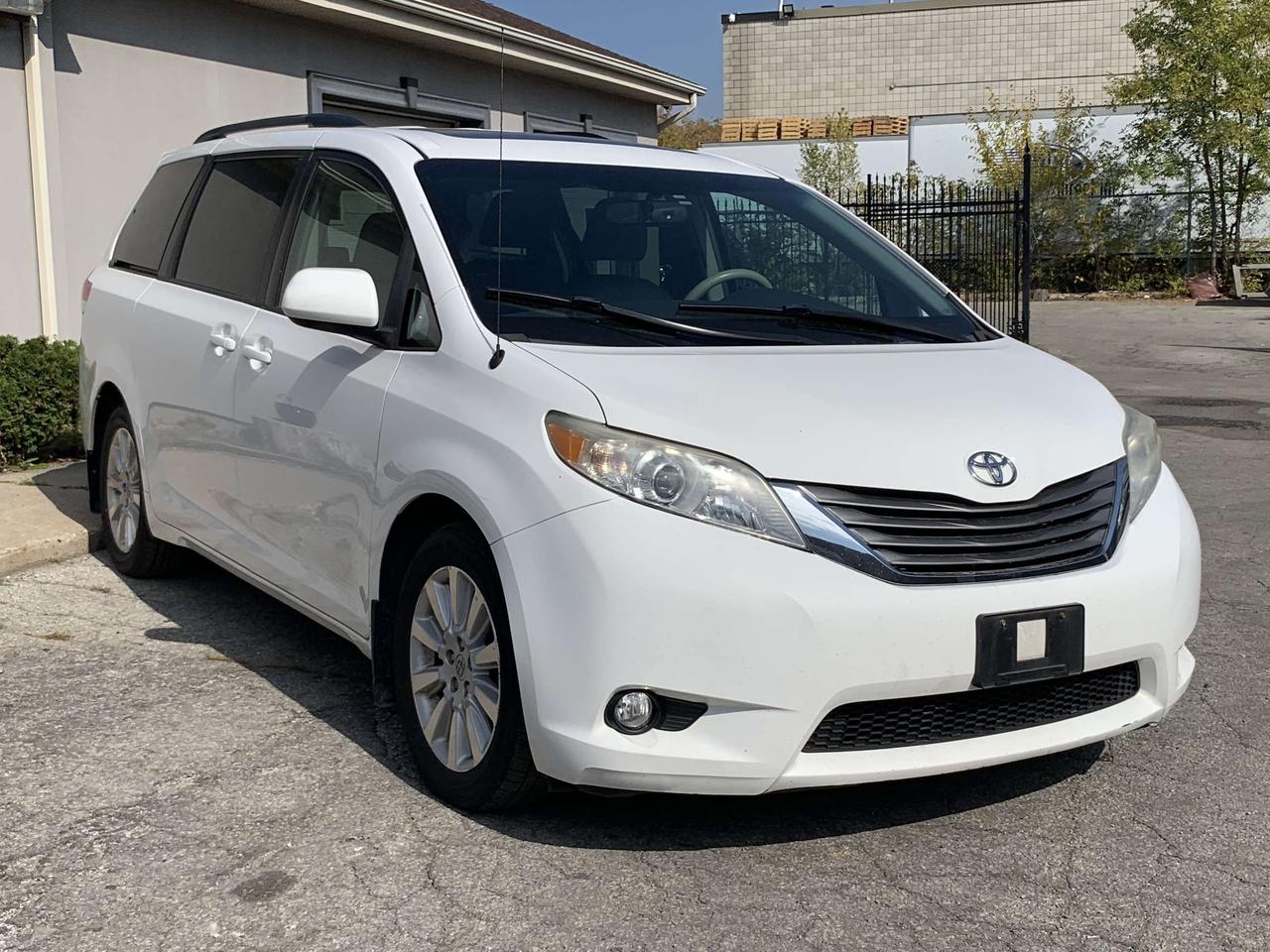 2012 Toyota Sienna 5dr V6 XLE 7-Pass   Captian Seat   Clean Carfax Photo