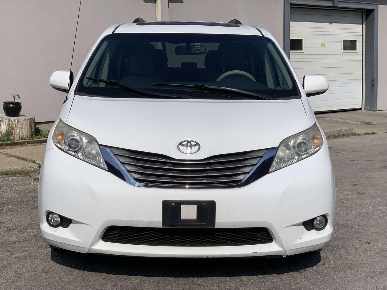 2012 Toyota Sienna 5dr V6 XLE 7-Pass   Captian Seat   Clean Carfax Photo