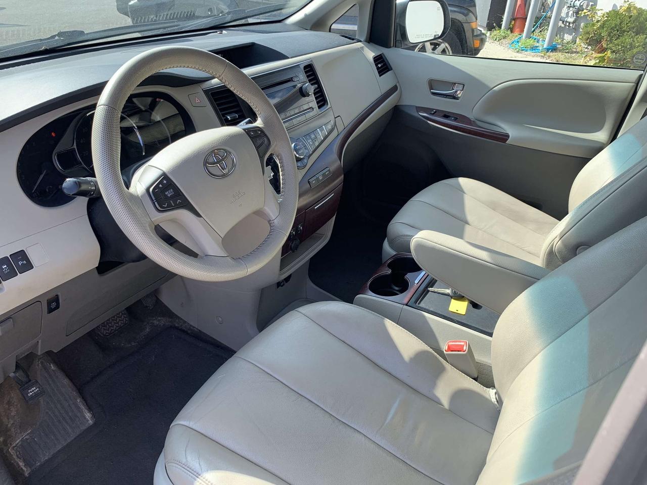 2012 Toyota Sienna 5dr V6 XLE 7-Pass   Captian Seat   Clean Carfax Photo