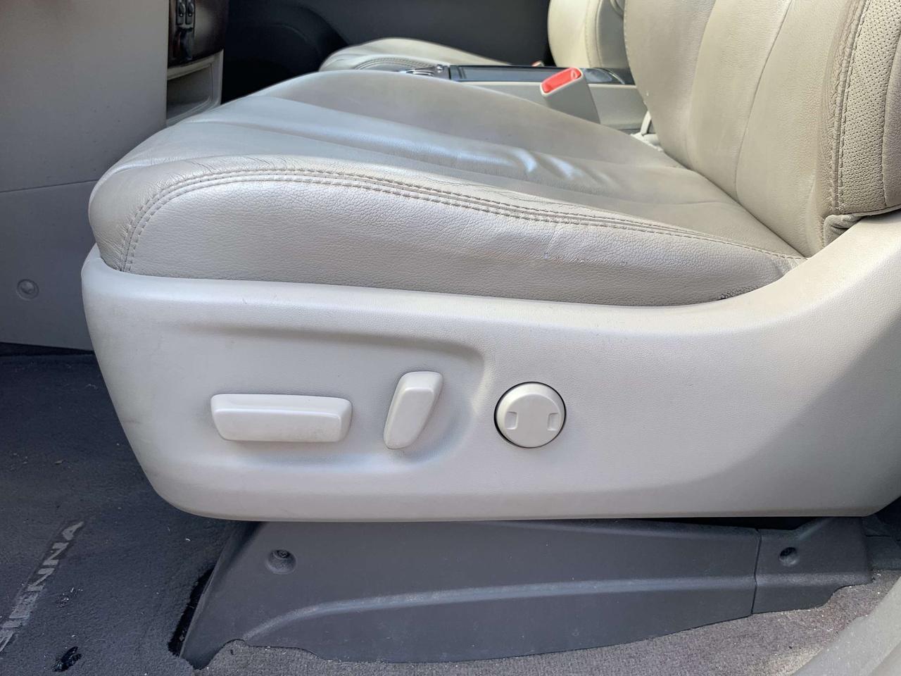 2012 Toyota Sienna 5dr V6 XLE 7-Pass   Captian Seat   Clean Carfax Photo