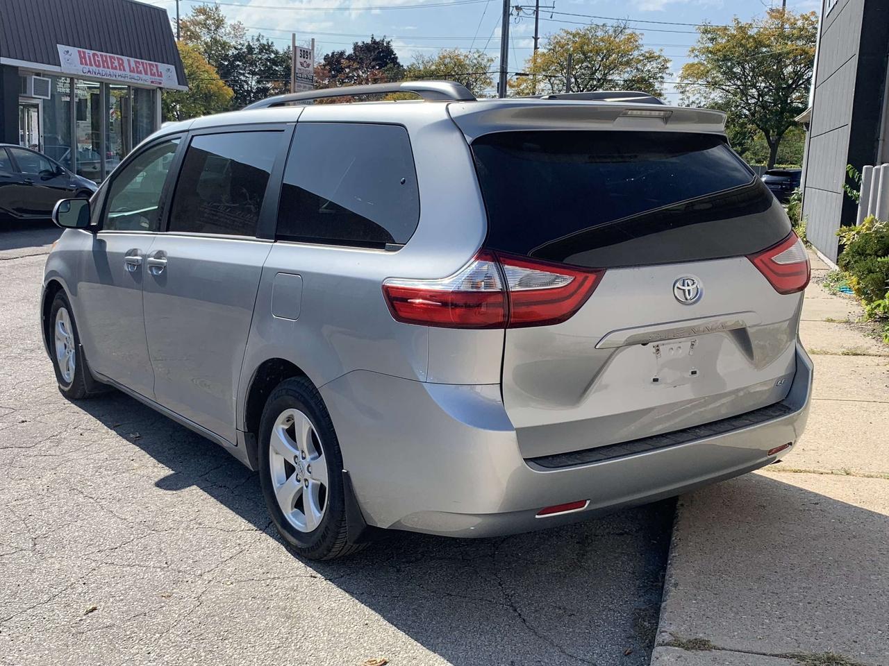 2017 Toyota Sienna 5dr LE 8-Pass   CleanCarfax PowerSIdeDoor BackCame Photo