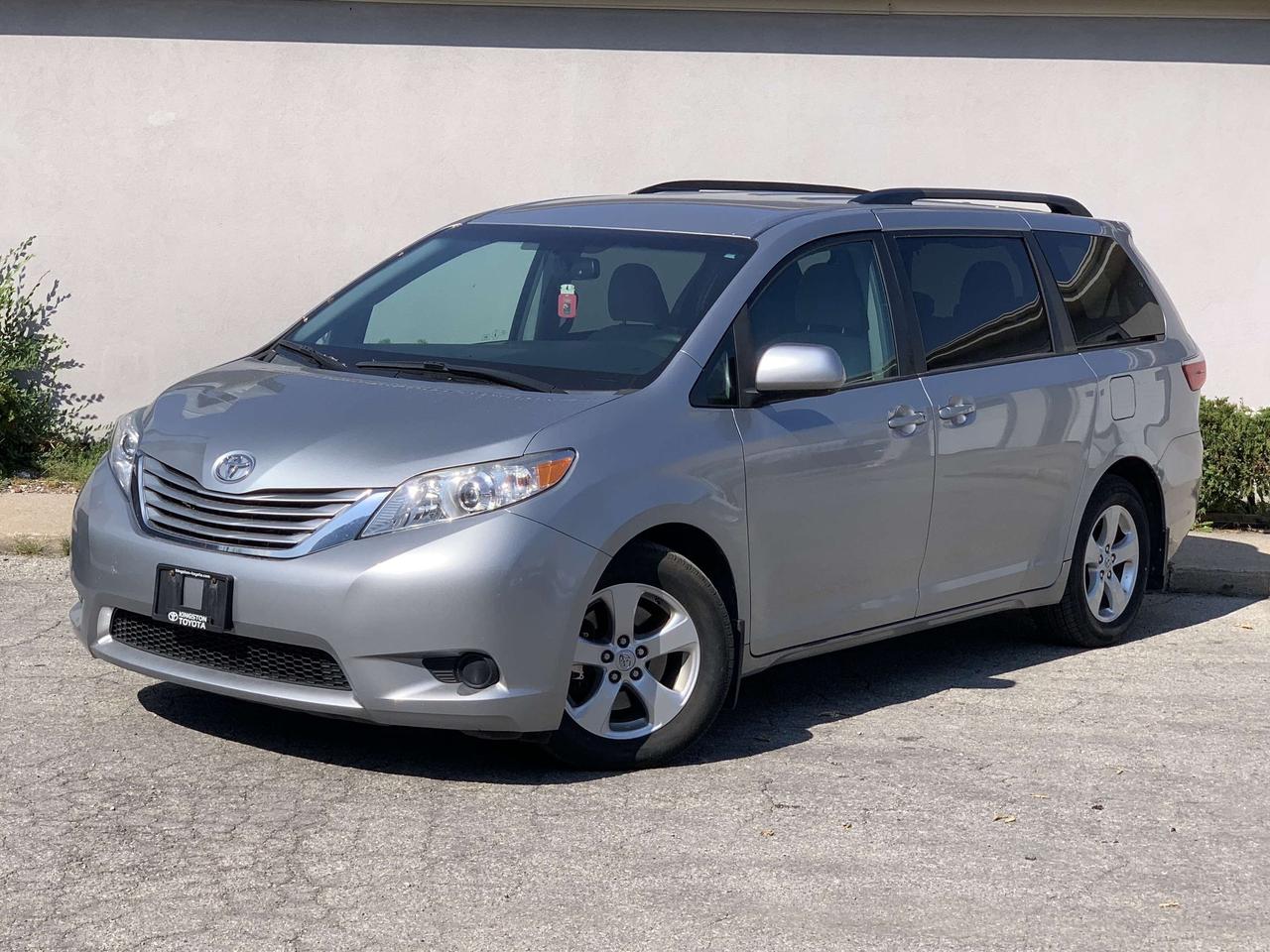 2017 Toyota Sienna 5dr LE 8-Pass   CleanCarfax PowerSIdeDoor BackCame Photo0