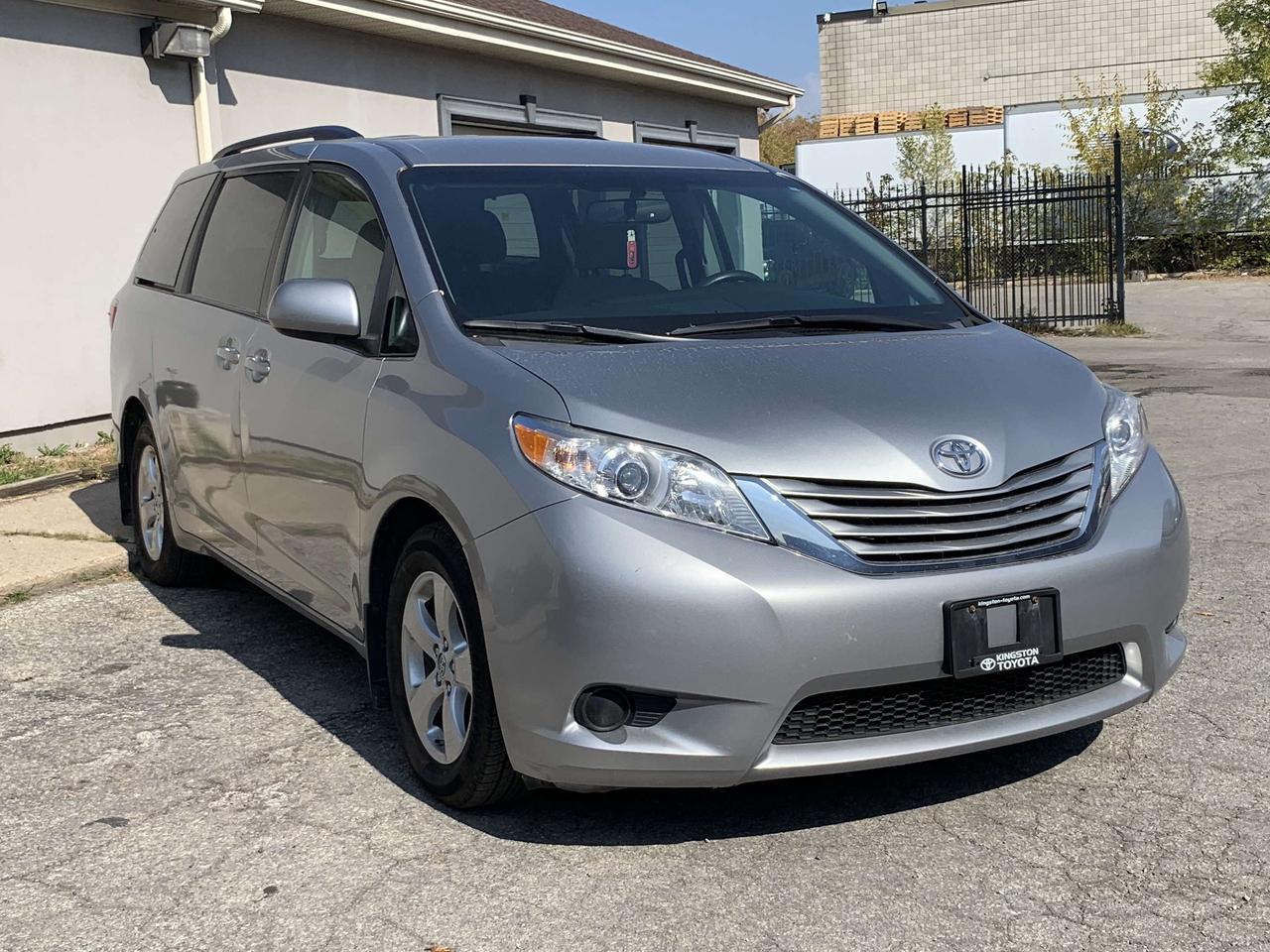 2017 Toyota Sienna 5dr LE 8-Pass   CleanCarfax PowerSIdeDoor BackCame Photo