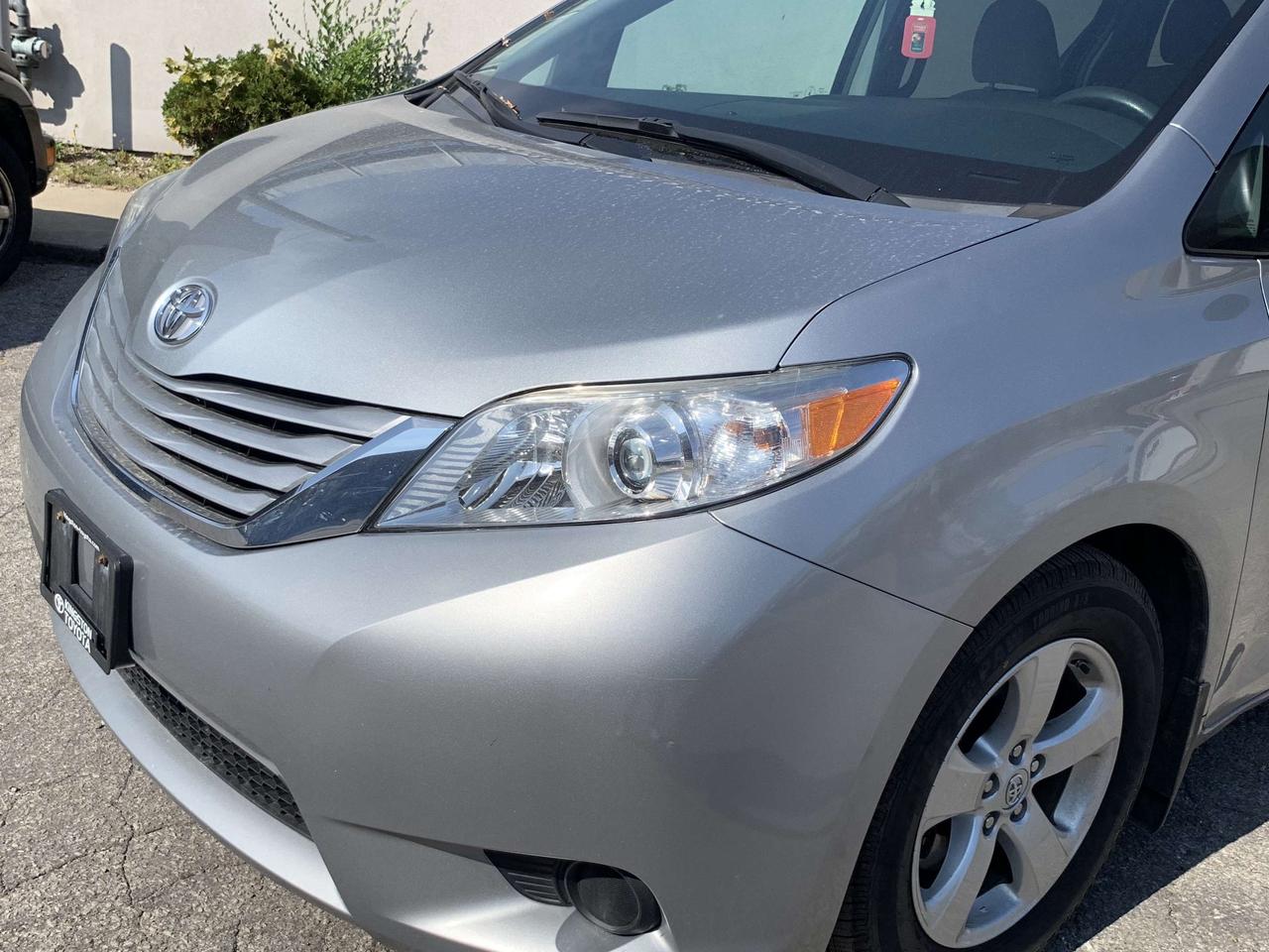 2017 Toyota Sienna 5dr LE 8-Pass   CleanCarfax PowerSIdeDoor BackCame Photo