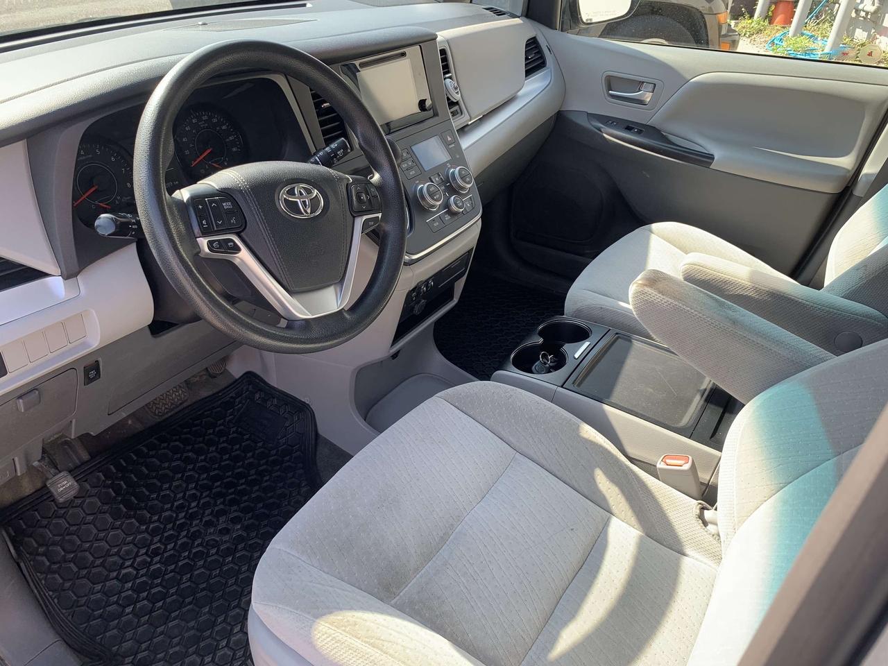 2017 Toyota Sienna 5dr LE 8-Pass   CleanCarfax PowerSIdeDoor BackCame Photo