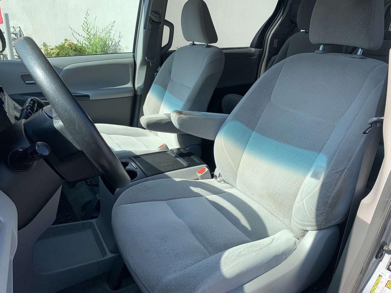 2017 Toyota Sienna 5dr LE 8-Pass   CleanCarfax PowerSIdeDoor BackCame Photo