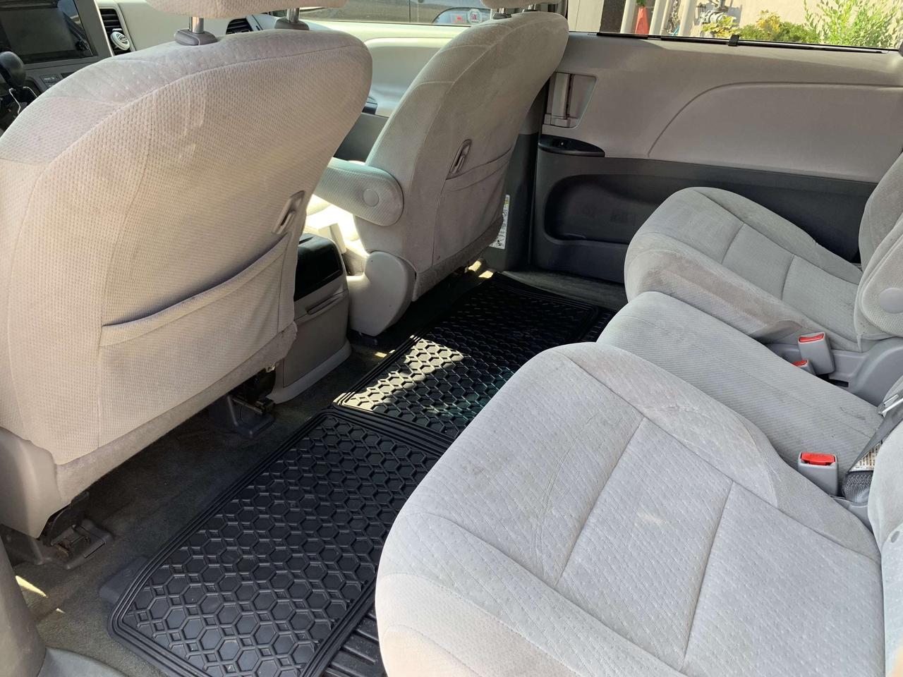 2017 Toyota Sienna 5dr LE 8-Pass   CleanCarfax PowerSIdeDoor BackCame Photo