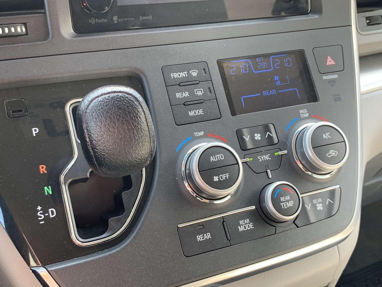 2017 Toyota Sienna 5dr LE 8-Pass   CleanCarfax PowerSIdeDoor BackCame Photo