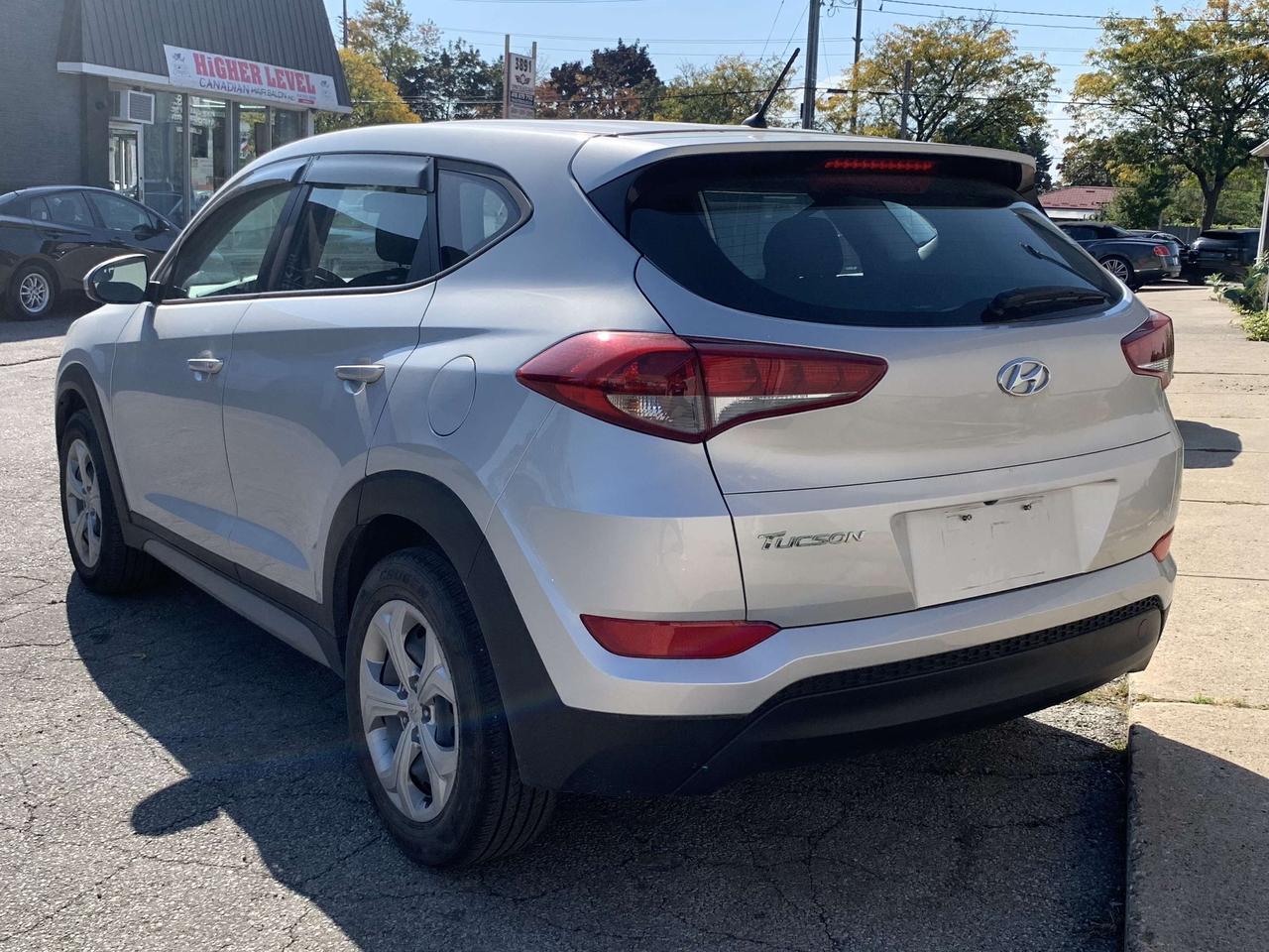 2018 Hyundai Tucson CleanCarfax Bluetooth Back-UpCamera HeatedSeat ESP Photo
