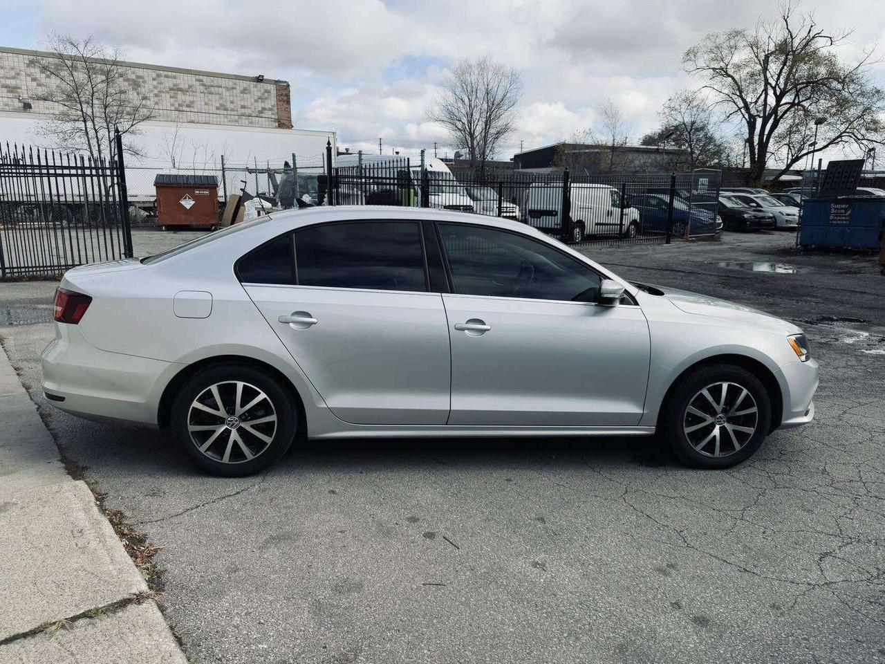 2016 Volkswagen Jetta Auto 1.8TSport  CleanCarfax BackUpCamera 2Rim&Tire Photo3