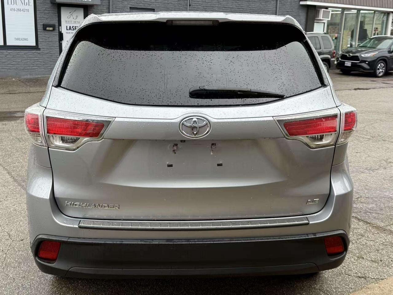 2016 Toyota Highlander 7 Seats  Back Up Camera Low Mileage  Bluetooth Photo2
