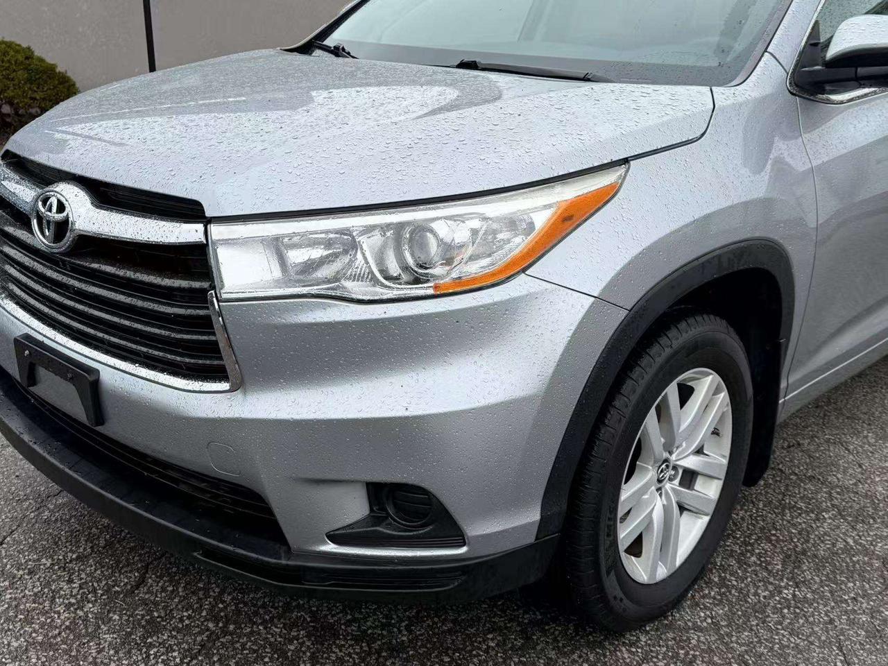 2016 Toyota Highlander 7 Seats  Back Up Camera Low Mileage  Bluetooth Photo