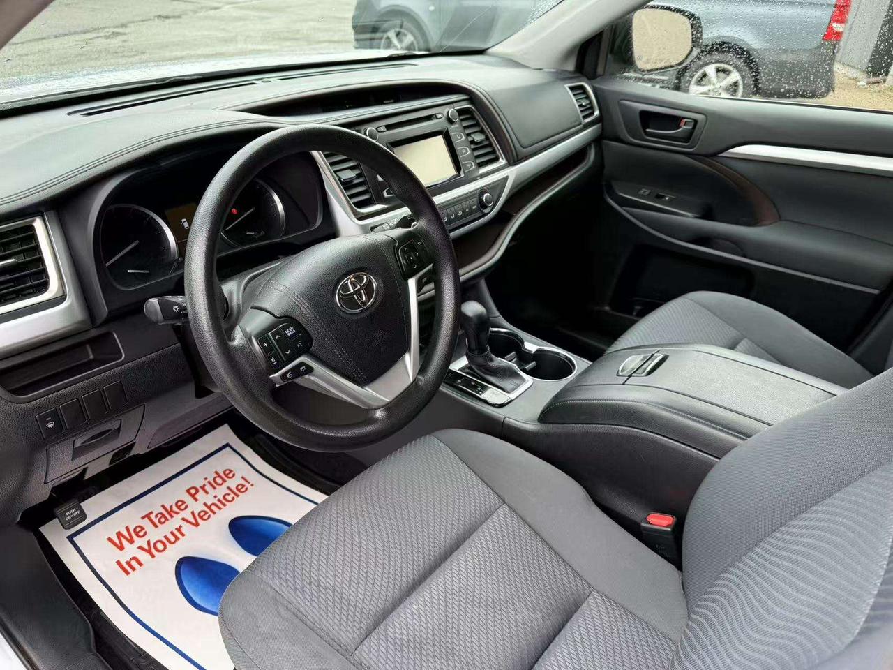 2016 Toyota Highlander 7 Seats  Back Up Camera Low Mileage  Bluetooth Photo