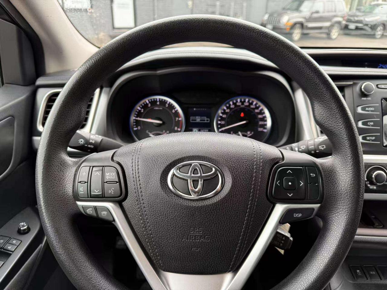 2016 Toyota Highlander 7 Seats  Back Up Camera Low Mileage  Bluetooth Photo