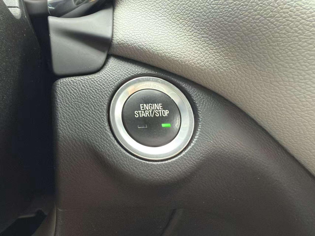 2018 Chevrolet Equinox One Owner   Clean Carfax   Low Mileage   Camera Photo5