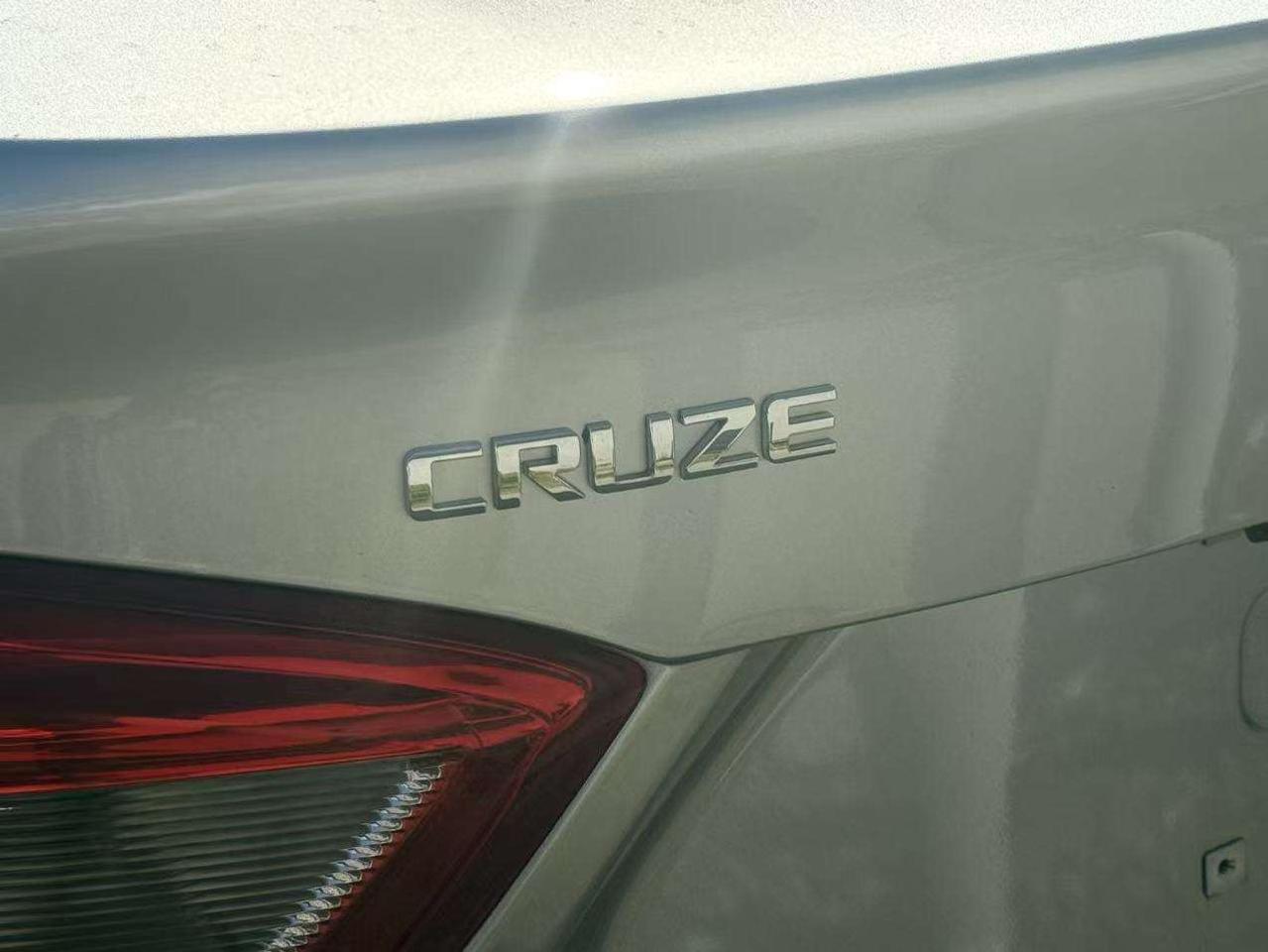 2018 Chevrolet Cruze RS Premier BlindSpot CollisionWarning LaneKeep KEY Photo