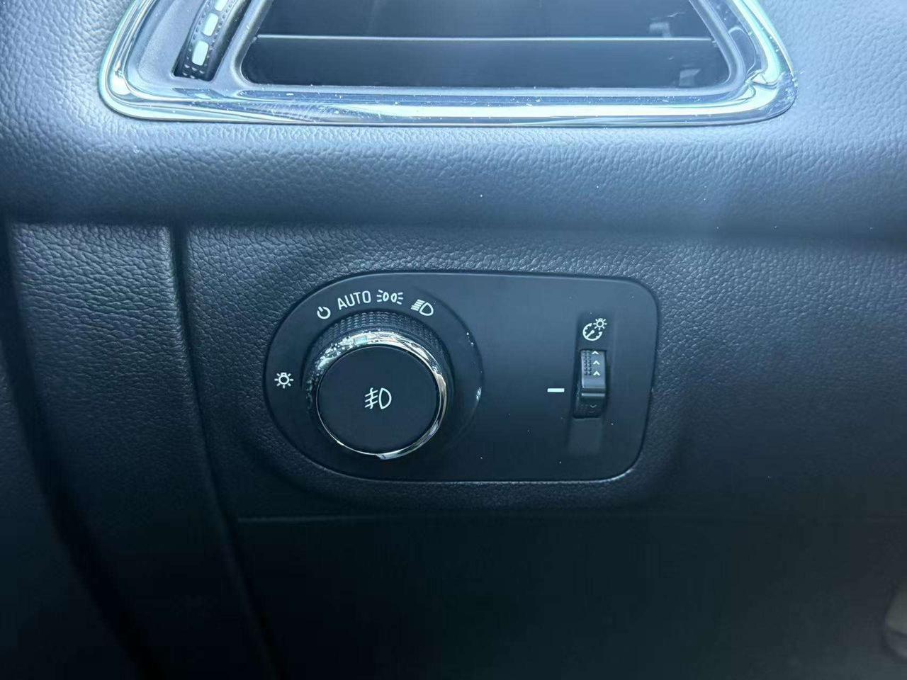 2018 Chevrolet Cruze RS Premier BlindSpot CollisionWarning LaneKeep KEY Photo