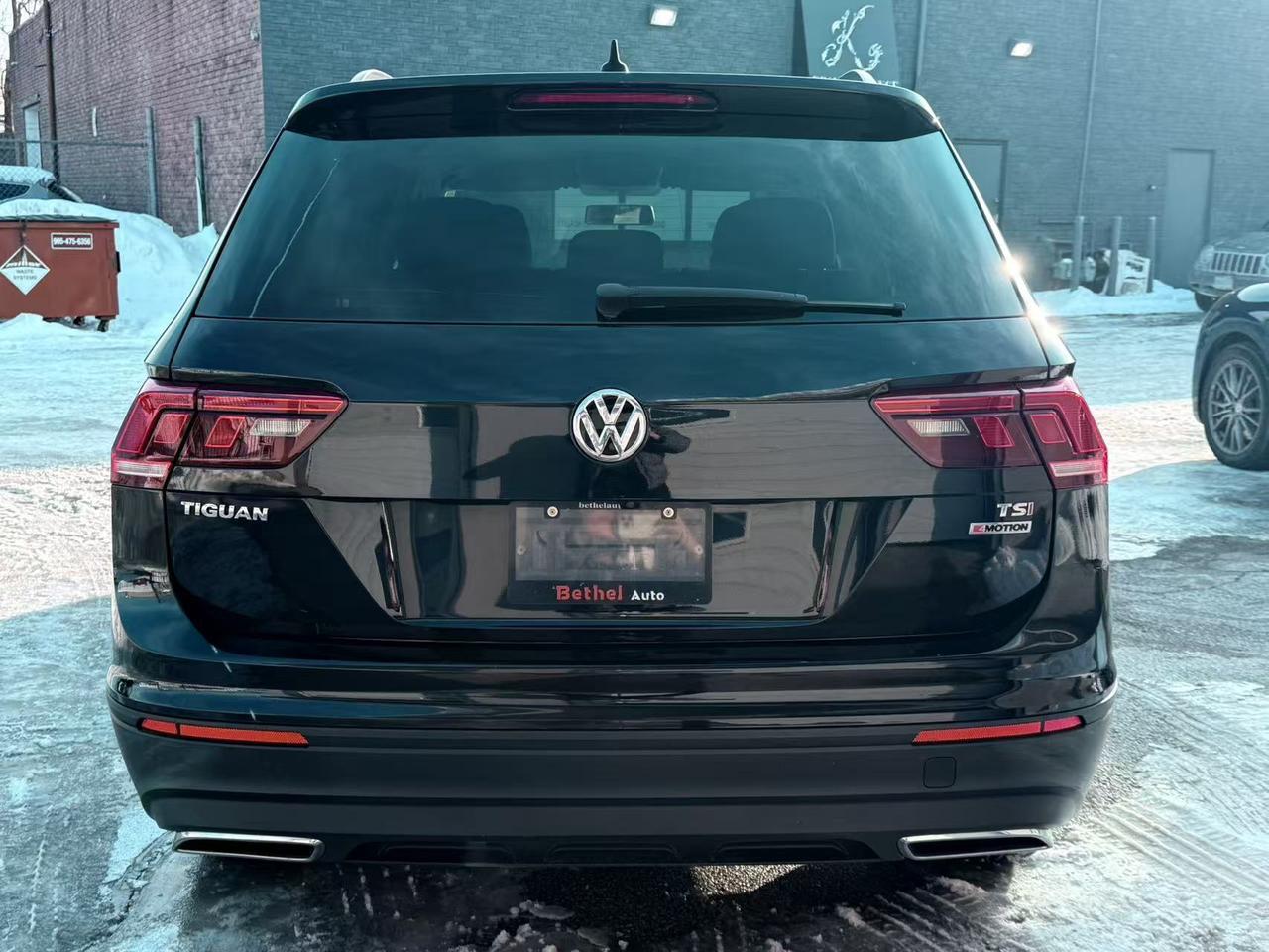 2018 Volkswagen Tiguan Trendline AWD Clean Carfax Back-Up Camera HeatSeat Photo