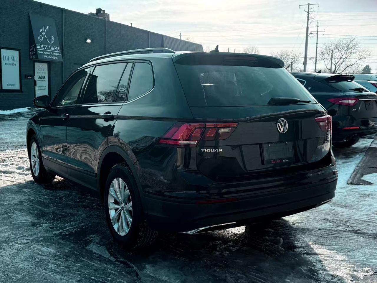2018 Volkswagen Tiguan Trendline AWD Clean Carfax Back-Up Camera HeatSeat Photo