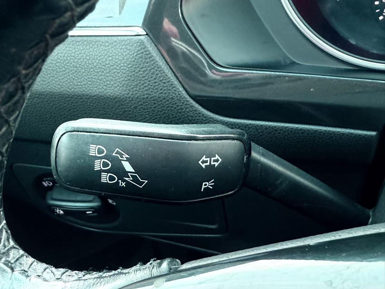 2018 Volkswagen Tiguan Trendline AWD Clean Carfax Back-Up Camera HeatSeat Photo