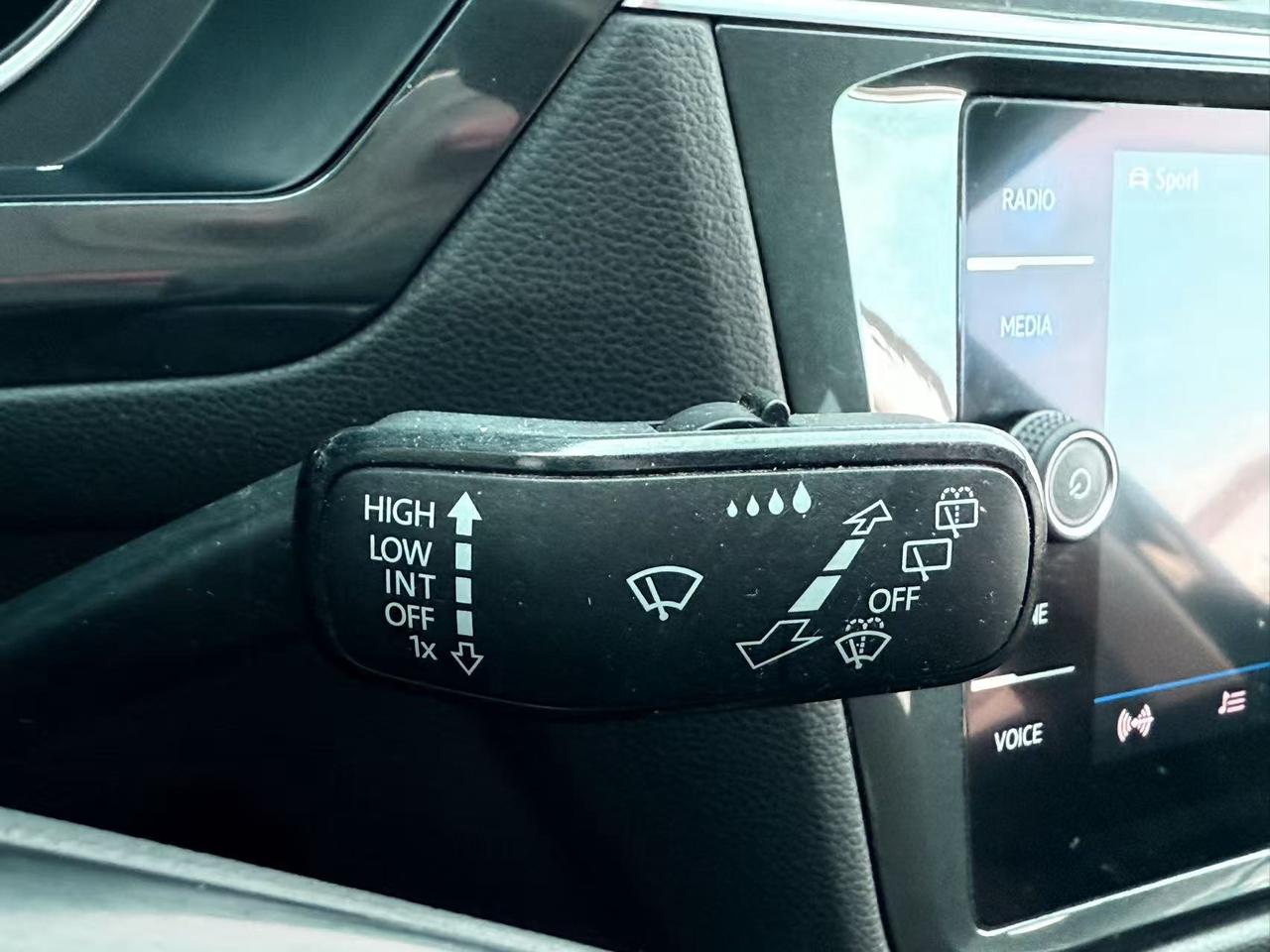 2018 Volkswagen Tiguan Trendline AWD Clean Carfax Back-Up Camera HeatSeat Photo