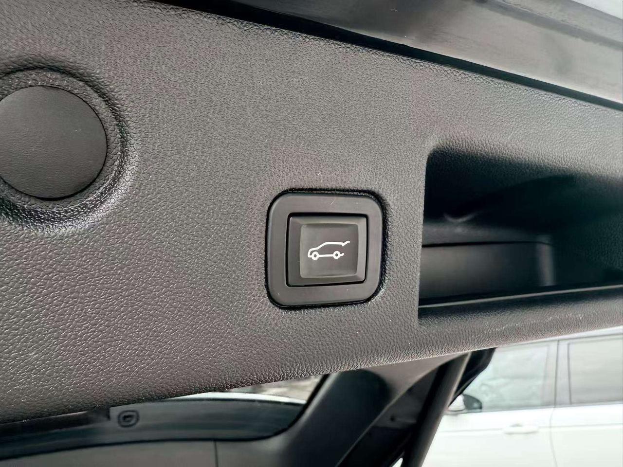 2018 Chevrolet Equinox AWD CleanCarfax LargeDisplay FullColorDash Panorof Photo