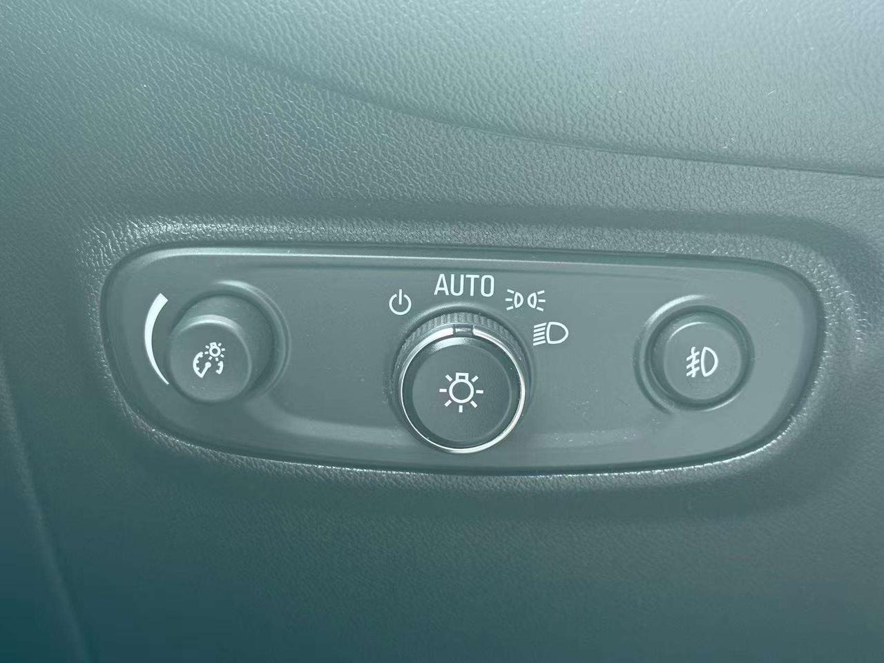 2021 Chevrolet Equinox LT Photo