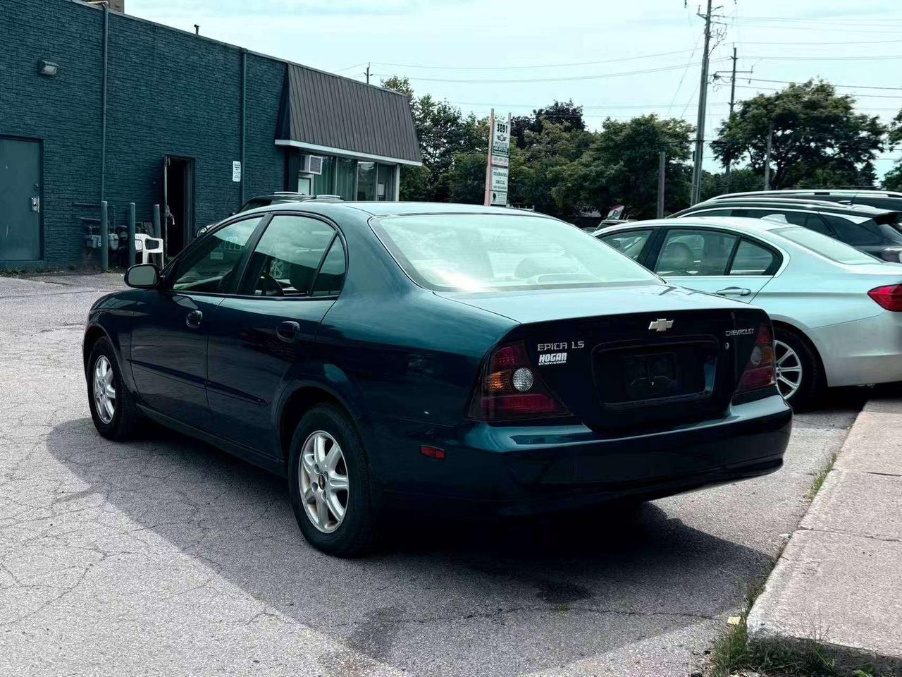 2004 Chevrolet Epica LS Photo1