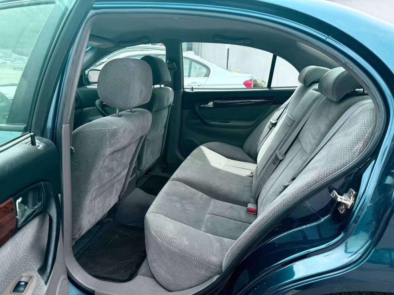 2004 Chevrolet Epica LS Photo