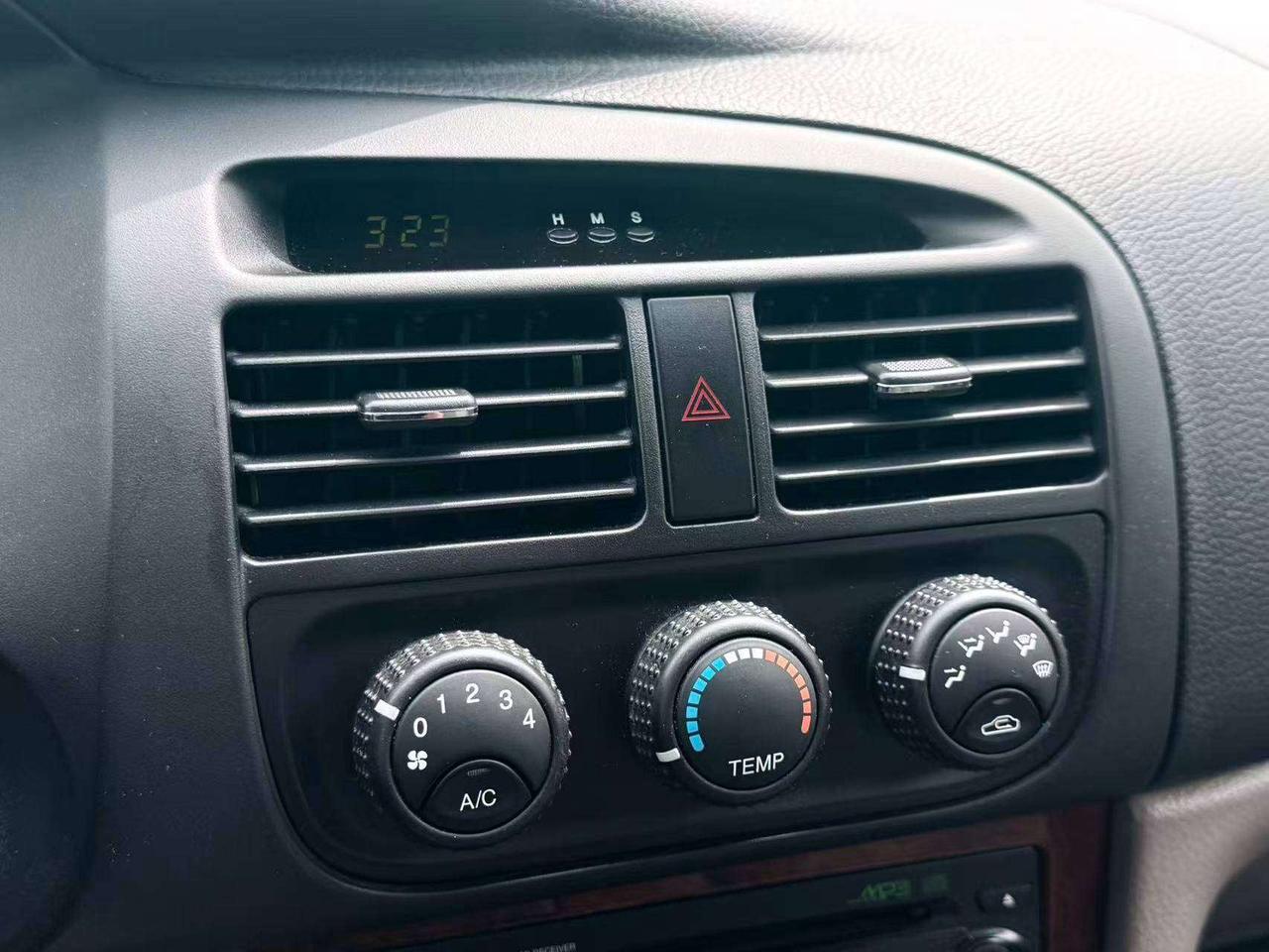 2004 Chevrolet Epica LS Photo