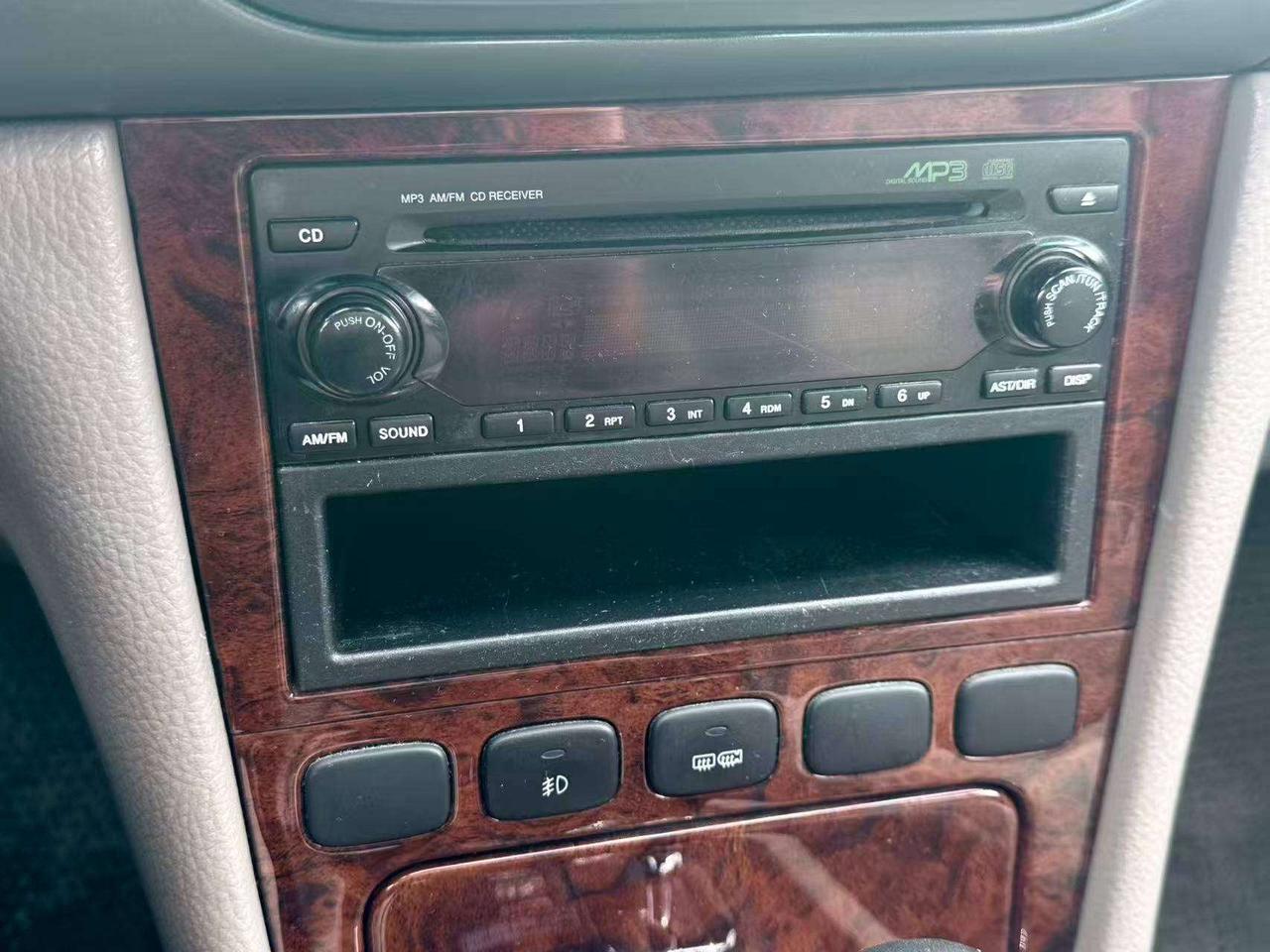 2004 Chevrolet Epica LS Photo