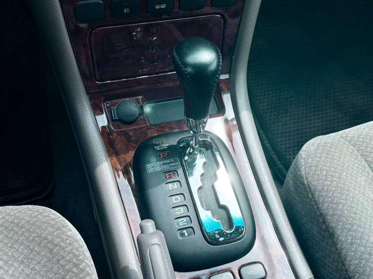 2004 Chevrolet Epica LS Photo