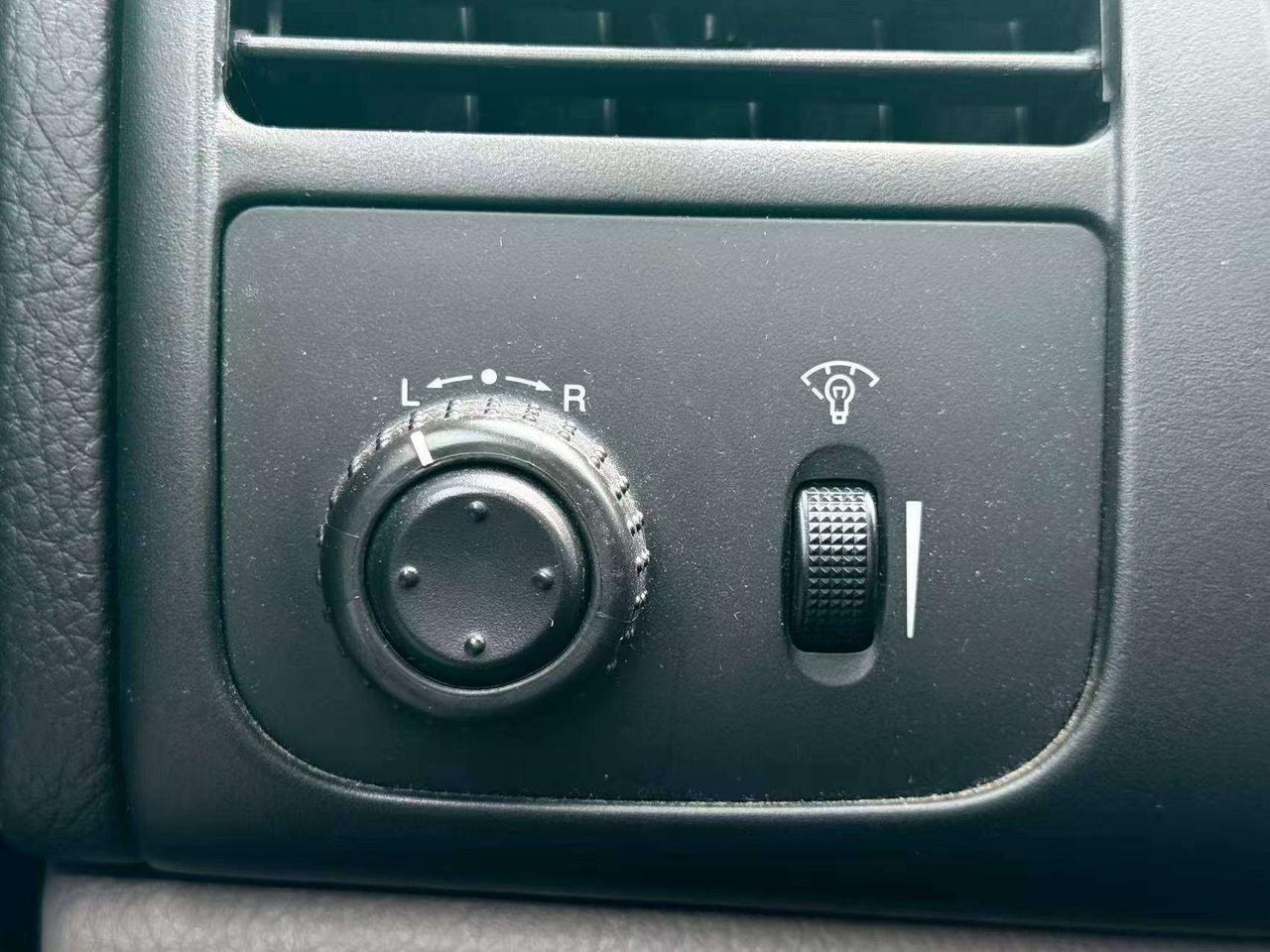 2004 Chevrolet Epica LS Photo