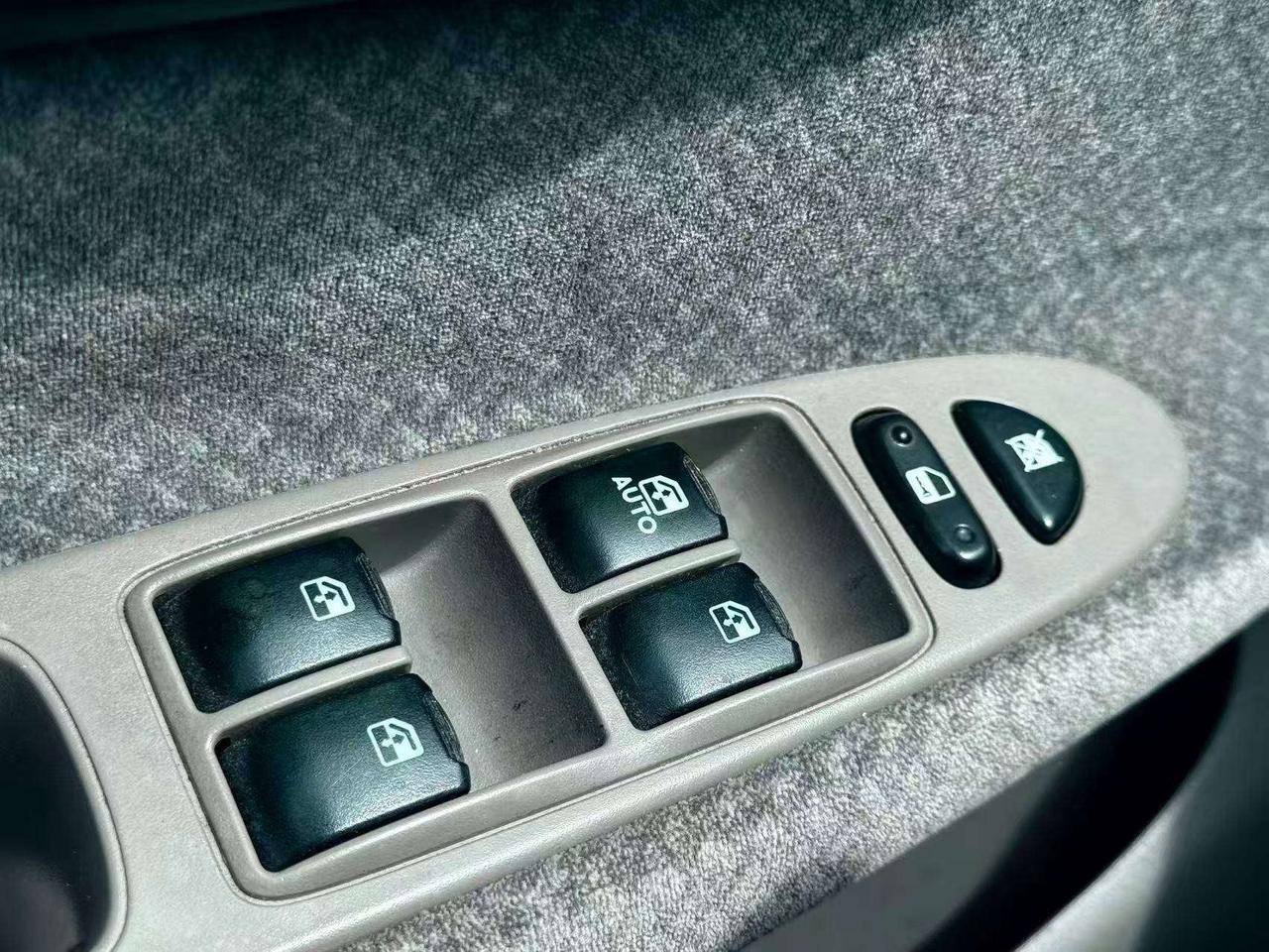 2004 Chevrolet Epica LS Photo
