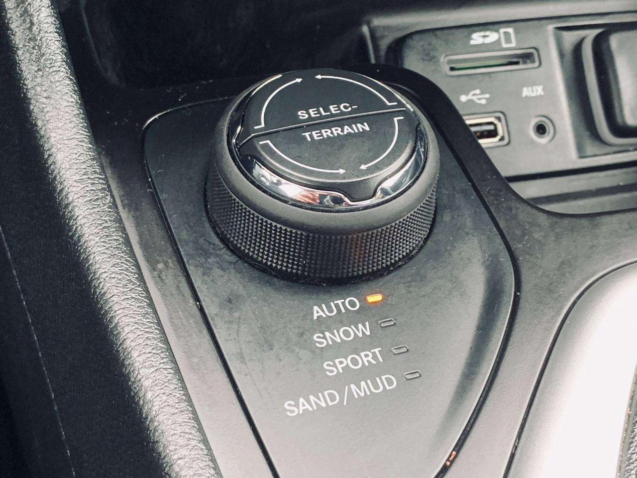 2014 Jeep Cherokee Limited V6 Keyless AWD Nav Back-UpCamera SunRof Photo